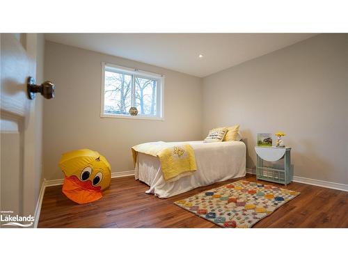 12 Bayview Avenue, Wasaga Beach, ON - Indoor Photo Showing Bedroom