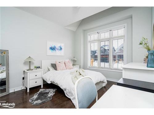89 Mclean Avenue, Collingwood, ON - Indoor Photo Showing Bedroom