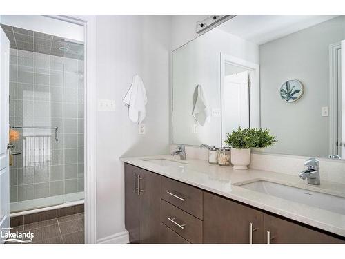 89 Mclean Avenue, Collingwood, ON - Indoor Photo Showing Bathroom