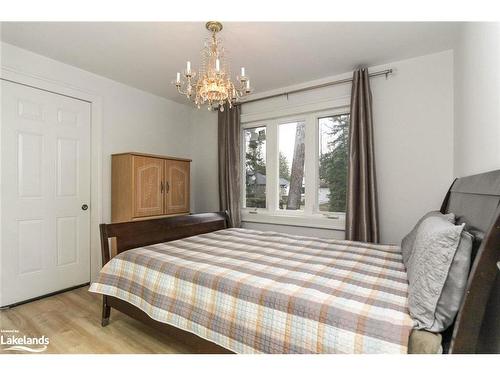 44 58Th Street N, Wasaga Beach, ON - Indoor Photo Showing Bedroom