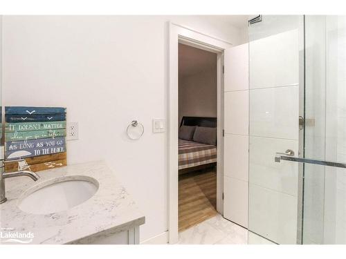 44 58Th Street N, Wasaga Beach, ON - Indoor Photo Showing Bathroom