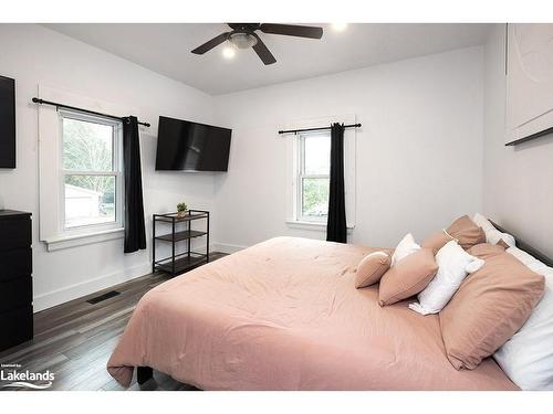 680193 24 Chatsworth Road, Holland Centre, ON - Indoor Photo Showing Bedroom