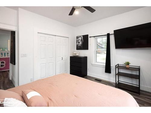 680193 24 Chatsworth Road, Holland Centre, ON - Indoor Photo Showing Bedroom