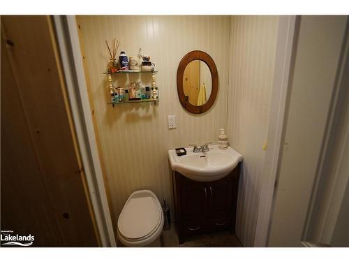 121 Healey Lake, Mactier, ON - Indoor Photo Showing Bathroom
