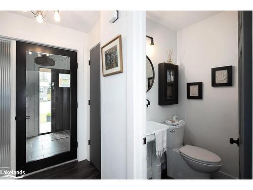7 Sunset Court, Collingwood, ON - Indoor Photo Showing Bathroom