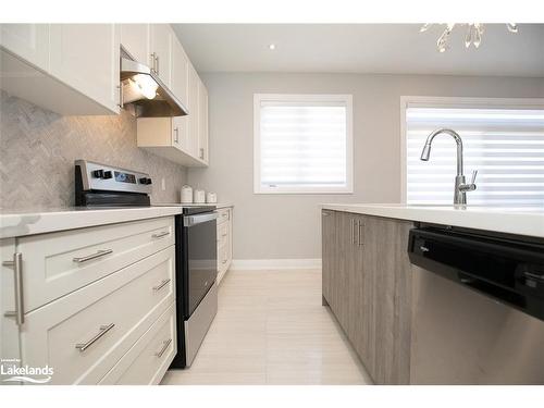 27 Beatrice Drive, Wasaga Beach, ON - Indoor Photo Showing Kitchen With Upgraded Kitchen