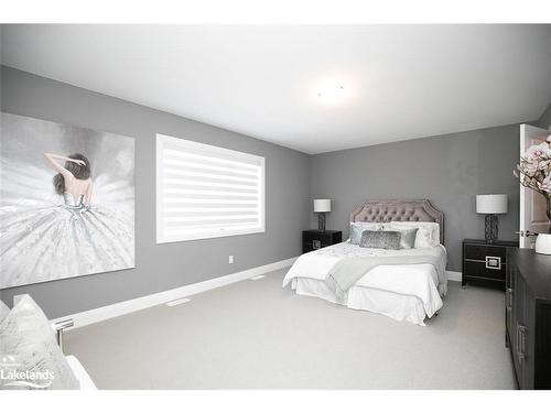 27 Beatrice Drive, Wasaga Beach, ON - Indoor Photo Showing Bedroom