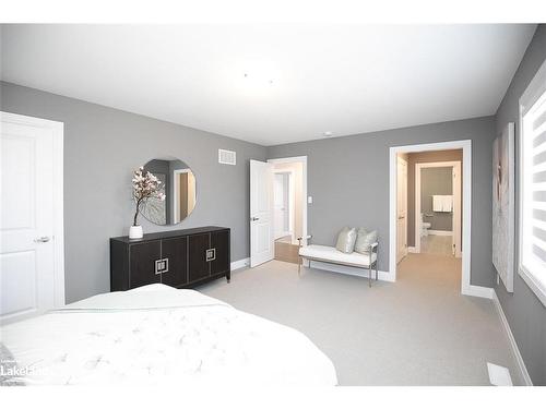 27 Beatrice Drive, Wasaga Beach, ON - Indoor Photo Showing Bedroom