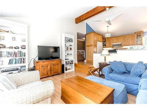 36 Rosemary Road, Tiny, ON - Indoor Photo Showing Living Room