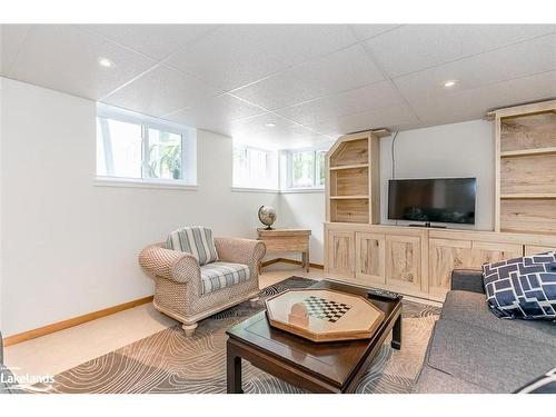 36 Rosemary Road, Tiny, ON - Indoor Photo Showing Living Room