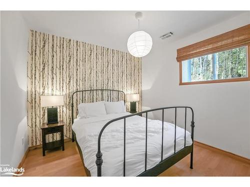 1561 Kennaway Road, Haliburton, ON - Indoor Photo Showing Bedroom