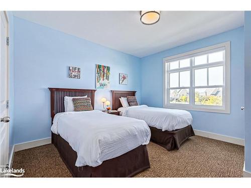 221-125 Fairway Court, The Blue Mountains, ON - Indoor Photo Showing Bedroom