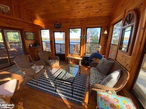 18 Miller Island, Gravenhurst, ON - Indoor Photo Showing Living Room