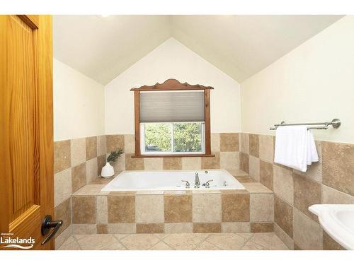 467370 12Th Concession B Road, Grey Highlands, ON - Indoor Photo Showing Bathroom