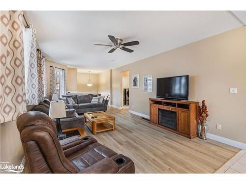 174 White Sands Way, Wasaga Beach, ON - Indoor Photo Showing Living Room