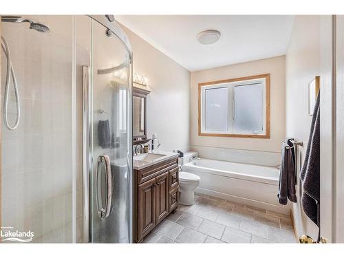 174 White Sands Way, Wasaga Beach, ON - Indoor Photo Showing Bathroom