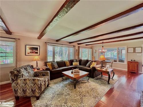 1127 Tondern Island Road, Muskoka Lakes, ON - Indoor Photo Showing Living Room