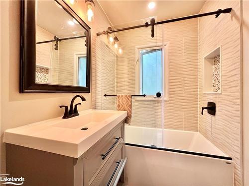 1127 Tondern Island Road, Muskoka Lakes, ON - Indoor Photo Showing Bathroom