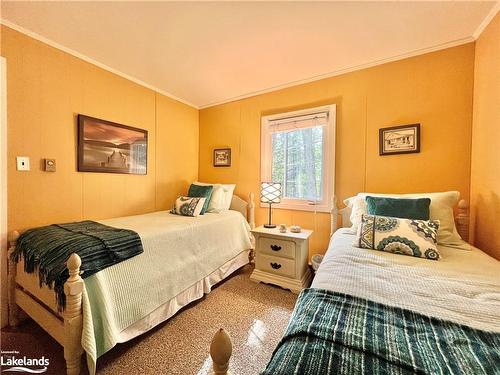 1127 Tondern Island Road, Muskoka Lakes, ON - Indoor Photo Showing Bedroom