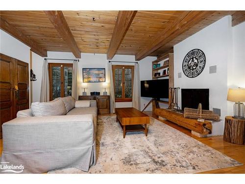 63 Slalom Gate Road, Collingwood, ON - Indoor Photo Showing Living Room