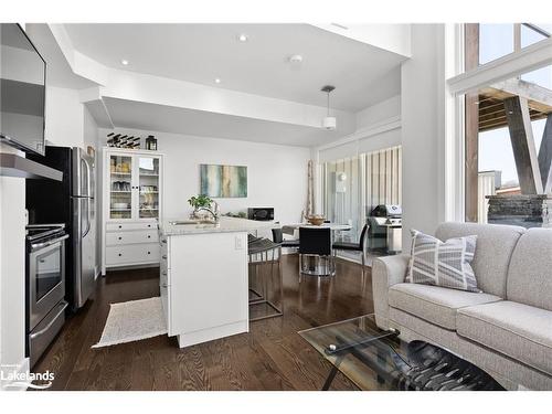 20 Carrick Trail, Gravenhurst, ON - Indoor Photo Showing Living Room