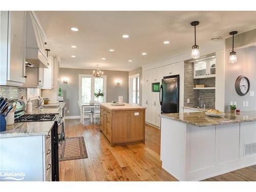 3547 Lauderdale Point Crescent, Severn Bridge, ON - Indoor Photo Showing Kitchen With Upgraded Kitchen