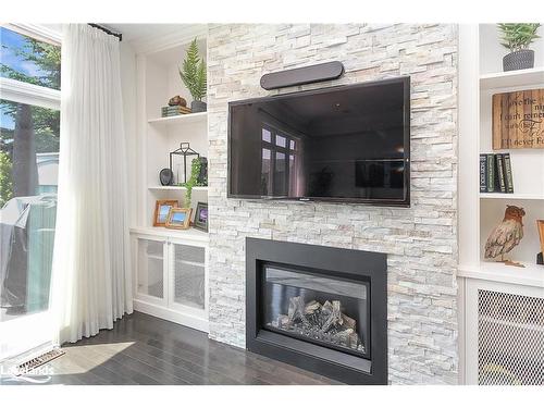 12 Wheelhouse Crescent, Collingwood, ON - Indoor Photo Showing Living Room With Fireplace