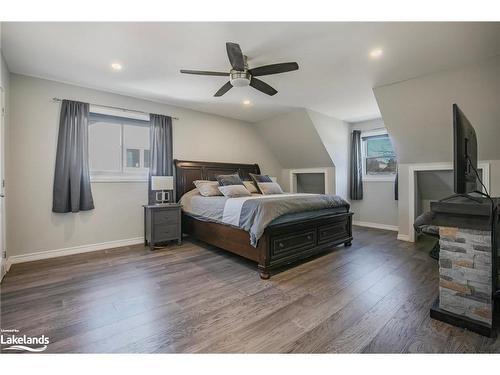 912 Sloan Circle Drive, Innisfil, ON - Indoor Photo Showing Bedroom