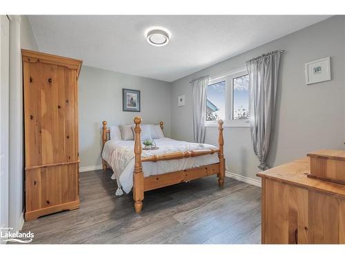 912 Sloan Circle Drive, Innisfil, ON - Indoor Photo Showing Bedroom