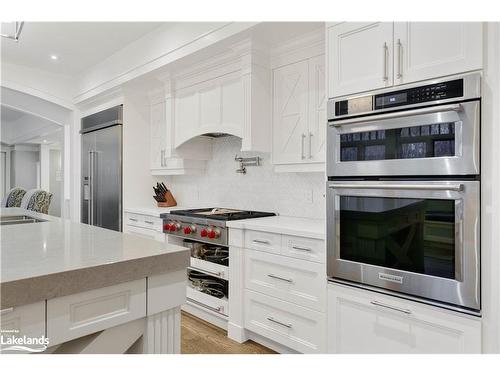 1656 Muskoka Beach Road, Bracebridge, ON - Indoor Photo Showing Kitchen With Upgraded Kitchen