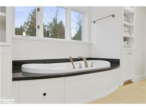 1656 Muskoka Beach Road, Bracebridge, ON - Indoor Photo Showing Bathroom
