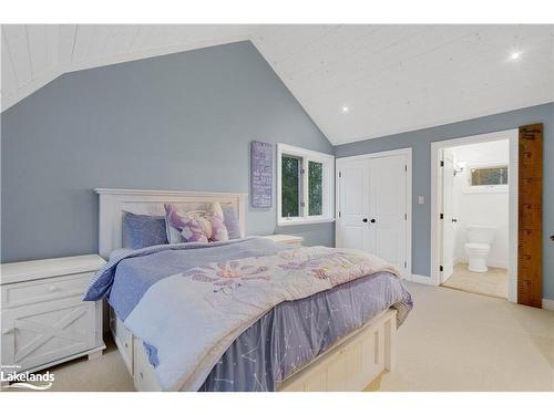 1656 Muskoka Beach Road, Bracebridge, ON - Indoor Photo Showing Bedroom
