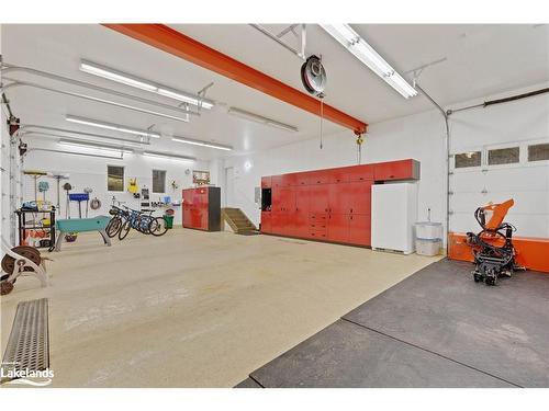 1656 Muskoka Beach Road, Bracebridge, ON - Indoor Photo Showing Garage