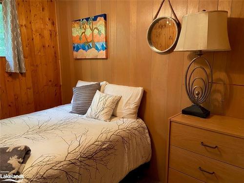 1307 Dickie Lake Road W, Baysville, ON - Indoor Photo Showing Bedroom