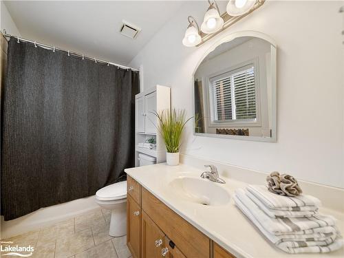 8024 Park Lane Crescent, Washago, ON - Indoor Photo Showing Bathroom