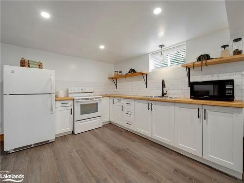 8024 Park Lane Crescent, Washago, ON - Indoor Photo Showing Kitchen With Double Sink