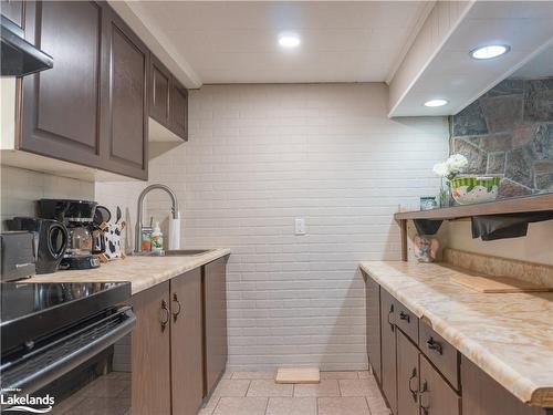 181 Holditch Street, Bracebridge, ON - Indoor Photo Showing Kitchen