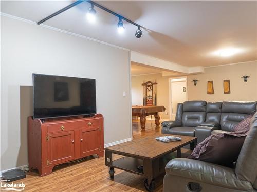 181 Holditch Street, Bracebridge, ON - Indoor Photo Showing Living Room