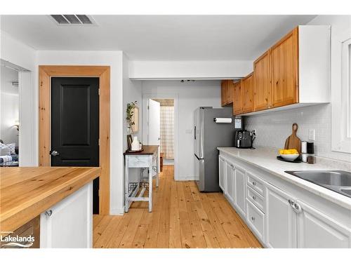 136 Vernon Lane, Huntsville, ON - Indoor Photo Showing Kitchen