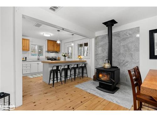 136 Vernon Lane, Huntsville, ON - Indoor Photo Showing Kitchen With Upgraded Kitchen
