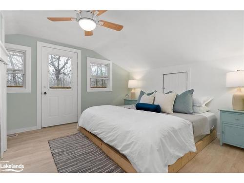 136 Vernon Lane, Huntsville, ON - Indoor Photo Showing Bedroom
