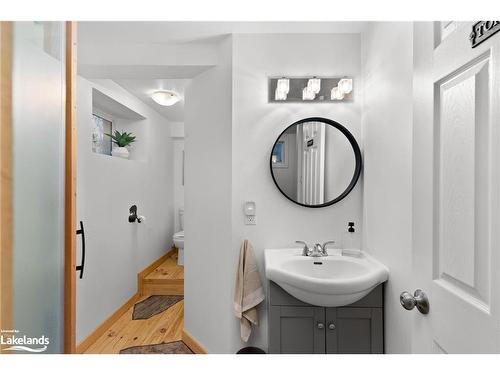136 Vernon Lane, Huntsville, ON - Indoor Photo Showing Bathroom