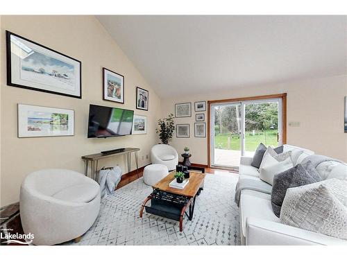 14 Slalom Gate Road, Collingwood, ON - Indoor Photo Showing Living Room