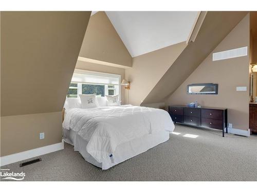 86 Lynx Drive, Kearney, ON - Indoor Photo Showing Bedroom