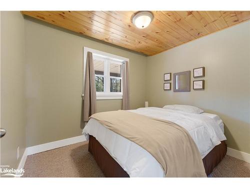 86 Lynx Drive, Kearney, ON - Indoor Photo Showing Bedroom