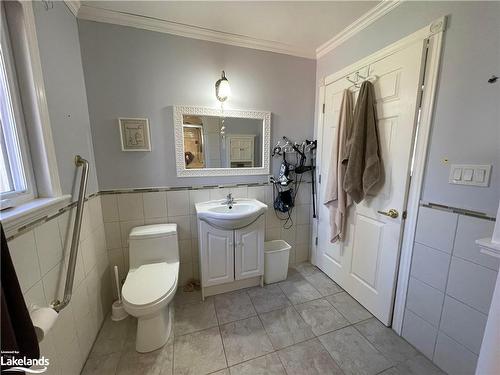 35 River Street, Coldwater, ON - Indoor Photo Showing Bathroom