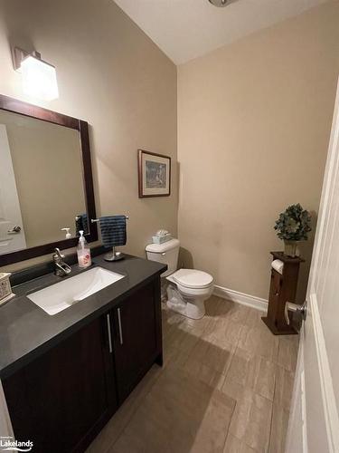 18 Maple Court, Coldwater, ON - Indoor Photo Showing Bathroom