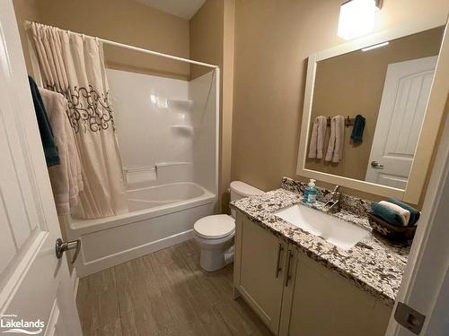 18 Maple Court, Coldwater, ON - Indoor Photo Showing Bathroom