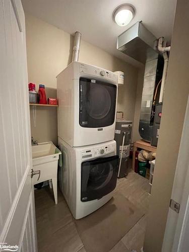 18 Maple Court, Coldwater, ON - Indoor Photo Showing Laundry Room