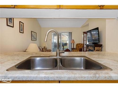 15-140 Albert Street, Collingwood, ON - Indoor Photo Showing Kitchen With Double Sink